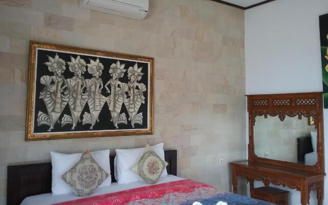 Yogi Beach Bungalow & Restaurant Lembongan
