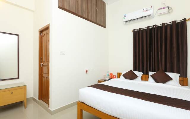 OYO 10543 Maks Stay