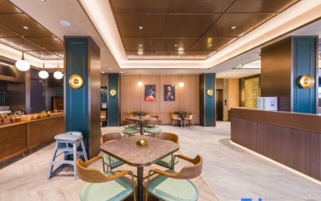 Orange Hotel (Shanghai North Bund Bauhinia Square)