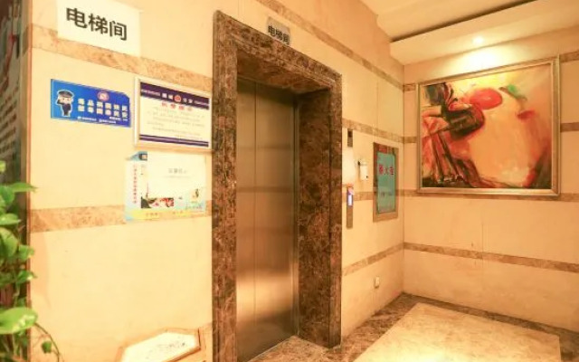Chenlong 168 Hotel (Huaihua East Railway Station)