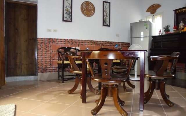 Antique Courtyard B&B