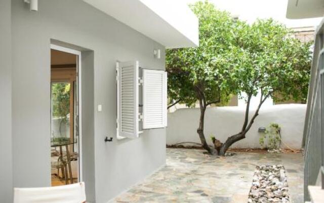 Minimal Residence Near the Beach