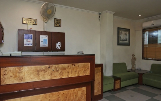 OYO 3499 Tekarees Inn