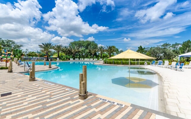 Vibrant Townhome w Private Pool, near Disney