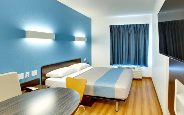 Motel 6 Poplar Bluff, MO