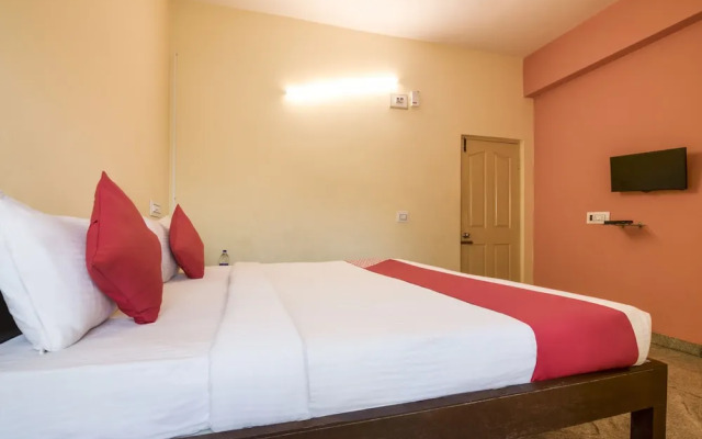 OYO 17136 Hotel Chinmayee Inn