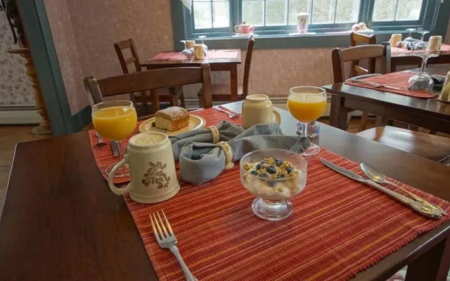 Tuckernuck Inn