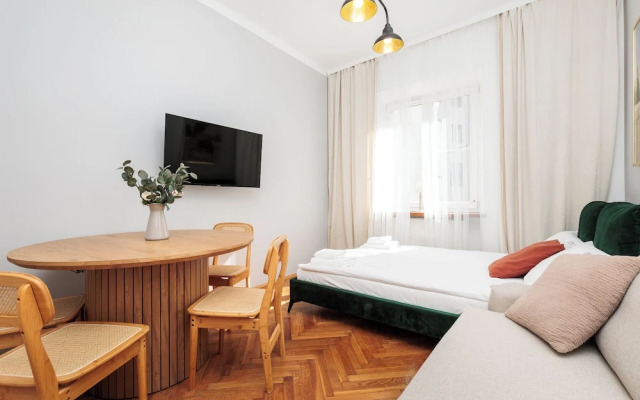 Retro Glamour by Upstairs