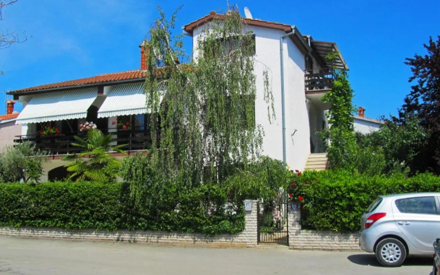 Apartments with a parking space Porec - 2285