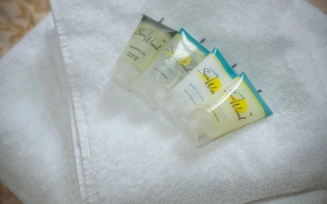 Spacious Victorian 4 bed house near Heath Hospital