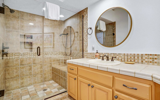 Elegant modern Palm Desert getaway