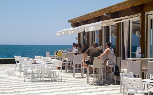 Playa De La Luz Hotel