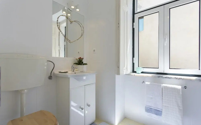 Spacious Alfama Duplex, By TimeCooler
