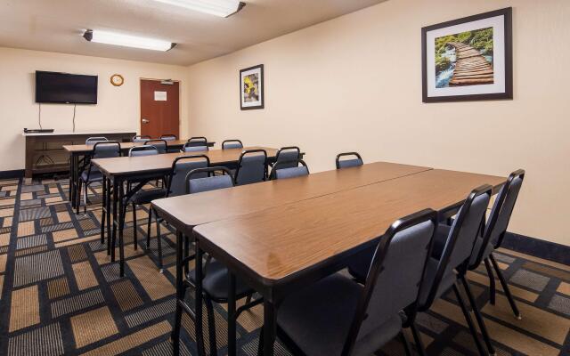 Best Western Plus Berkshire Hills Inn & Suites