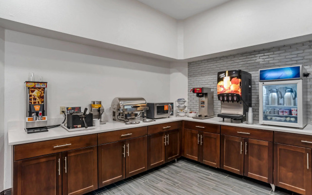 Comfort Suites Hattiesburg near University