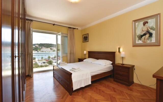 Beautiful Home in Trogir With Wifi and 6 Bedrooms