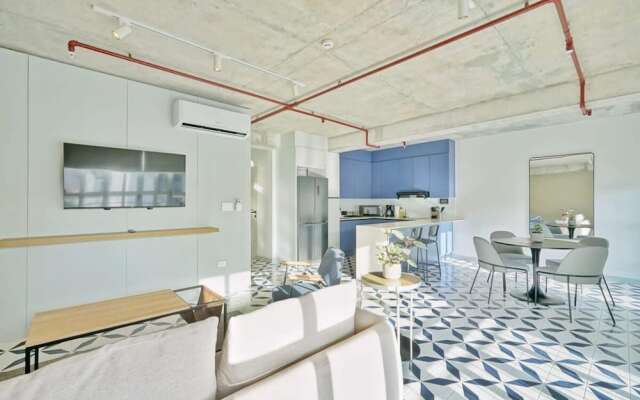 w Picturesque 2BR in Plaza Herrera