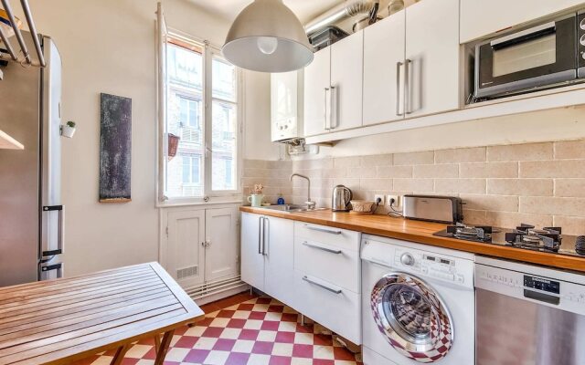 Charming Apartment for 2 in the 12th District