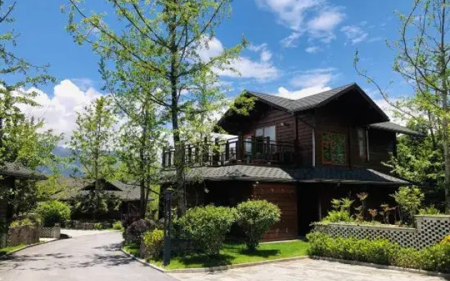 Tengchong Ginkgo Town Mid-Levels Cliff Hotel