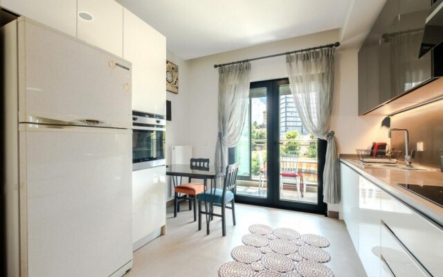 Elegant Flat With Balcony in Kartal