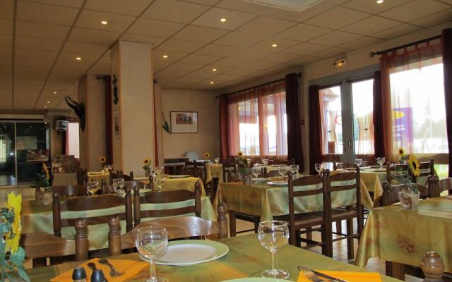 Crau Hotel