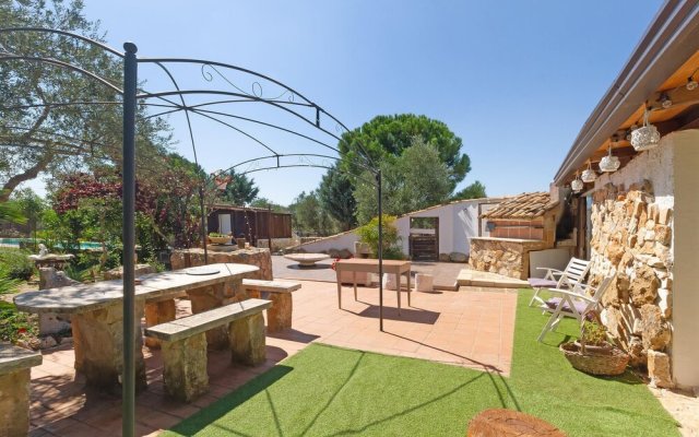 Awesome Home in Acquaviva Delle Fonti With Outdoor Swimming Pool, Wifi and 3 Bedrooms