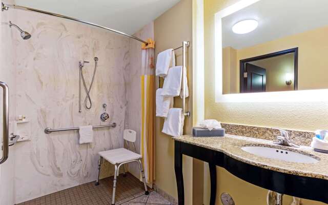 La Quinta Inn & Suites by Wyndham Denver Gateway Park