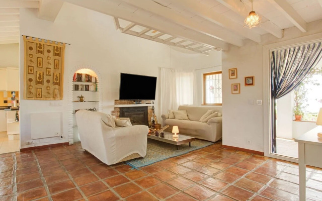 Serene Holiday Home in Sayalonga With Private Pool