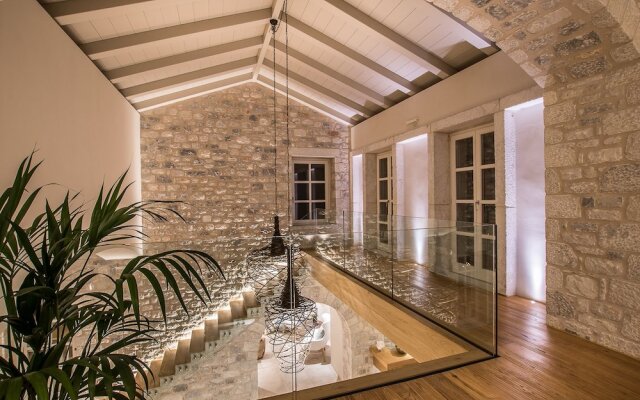 BASSA MAINA Villas & Suites