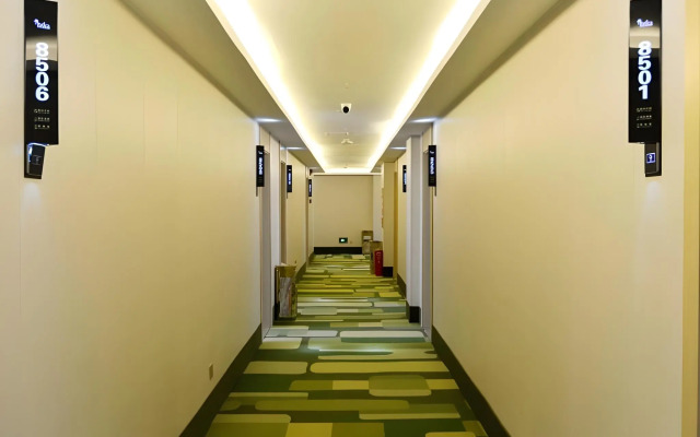 Vatica Huanggang Luotian County City Square Hotel
