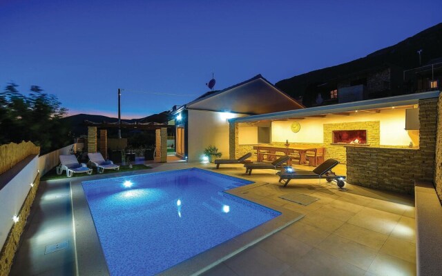 Nice Home in Kastel Stari With Wifi and 3 Bedrooms