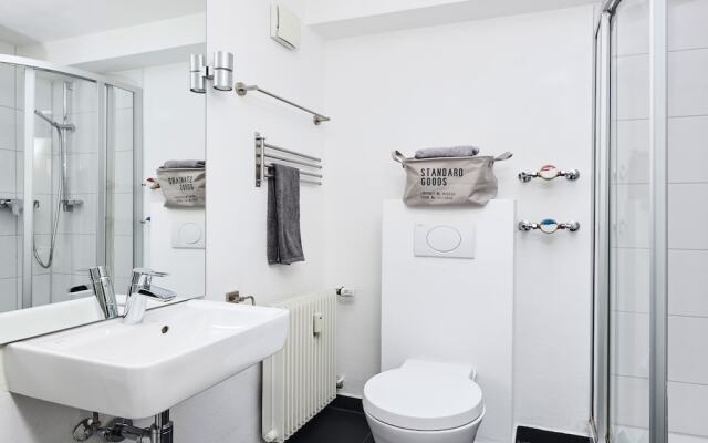 criston apartments - central living P