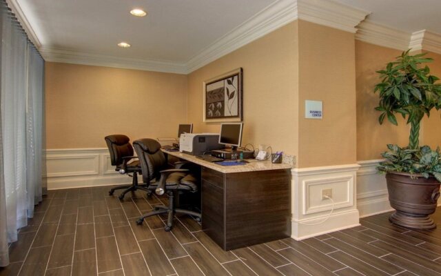 Holiday Inn Express & Suites Alpharetta - Windward Parkway by IHG