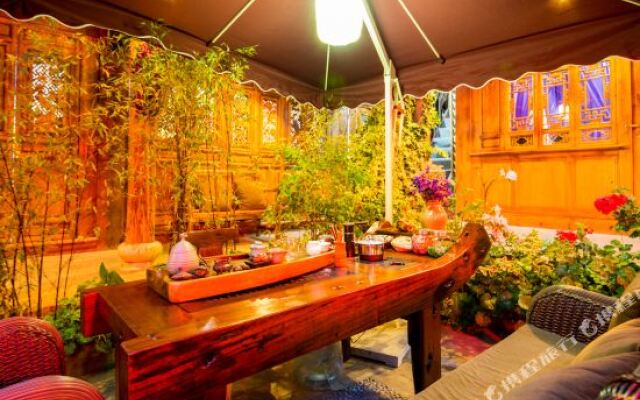 Xushanchu Inn (Lijiang Ancient City Mufu Branch)