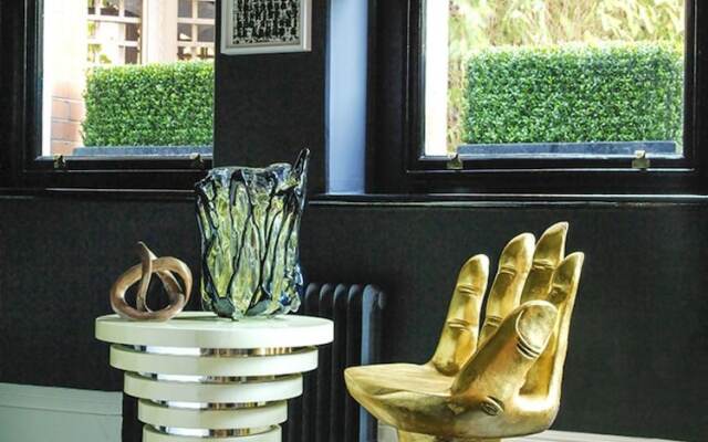 Retro Style in Holland Park