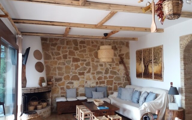 Evia FoxHouse
