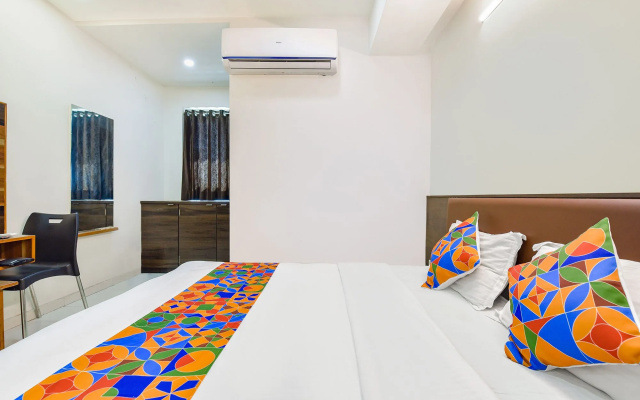 Fabhotel Crystal