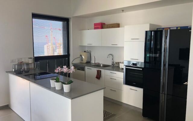 Luxury Apartment Best Location Beach View