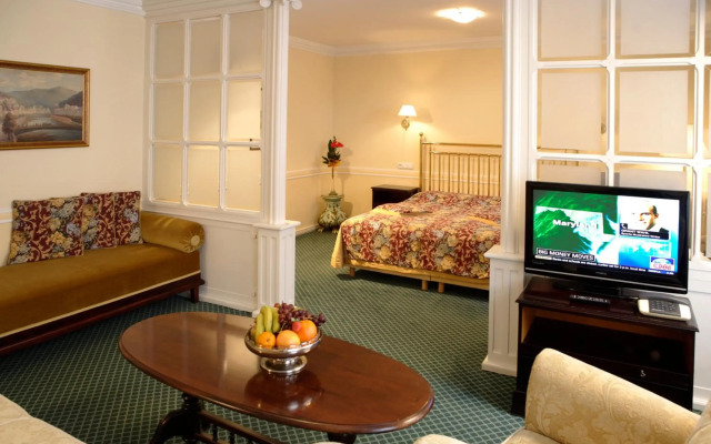 Hotel Embassy