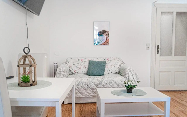 Charming Apt - ideal for Longstays