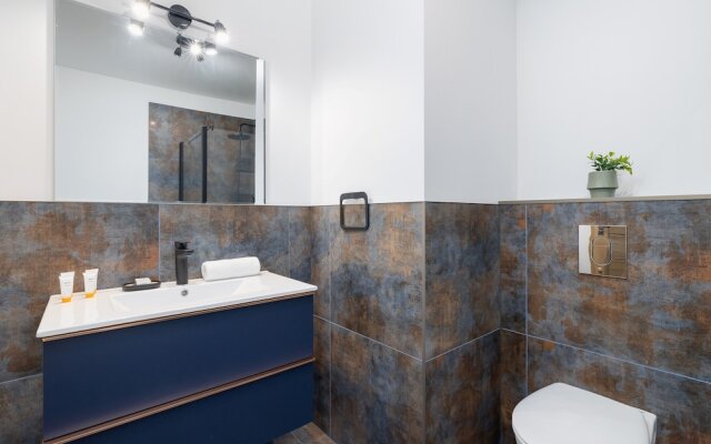 Modern Apartment Klimeckiego by Renters