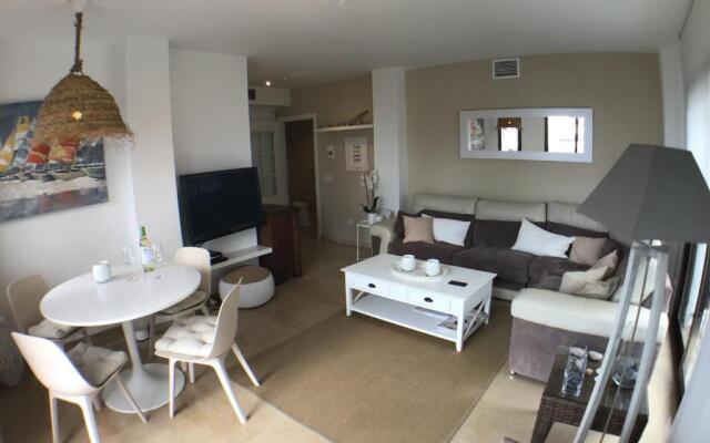 2204-Luxury apt on the beach,new,on duquesa port!