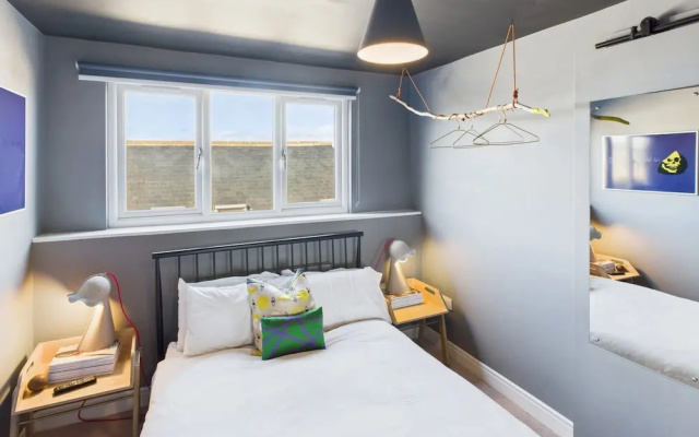 Host Stay The Artists Pad