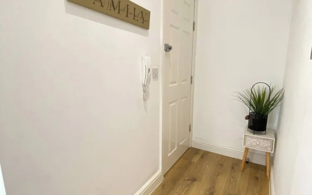 Cozy Croydon Apartment With Central Heating & Free Parking