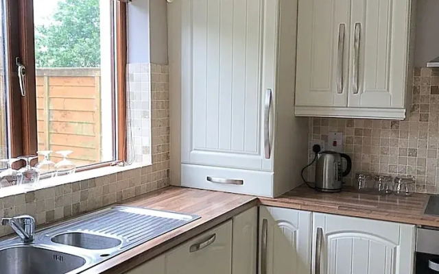 Immaculate 3-bed House With Private Secure Garden