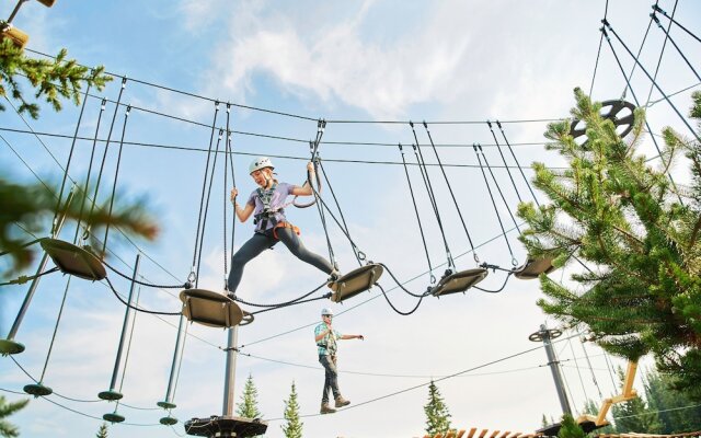 2br 2ba Winter  Walk To Historic Downtown + Gondola 2 Bedroom Townhouse by RedAwning