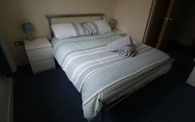 Central Apartment by Cardiff Holiday Homes