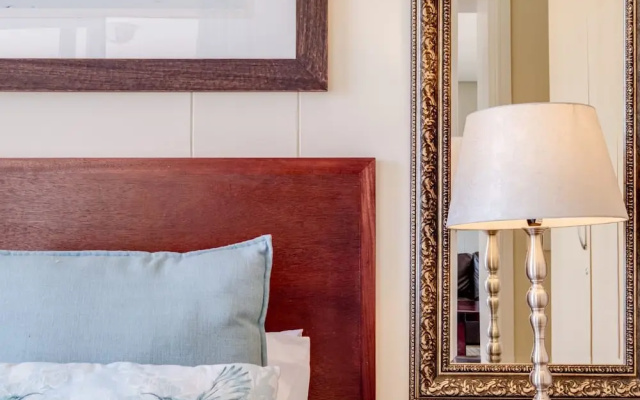 Simplistic Elegance at Altmore 203