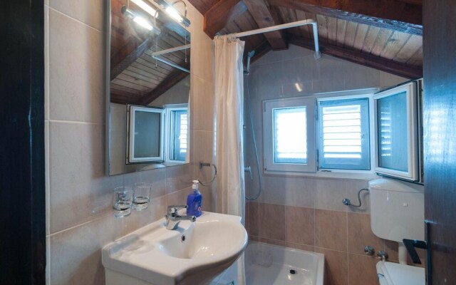 Awesome Home in Splitska With Wifi and 3 Bedrooms