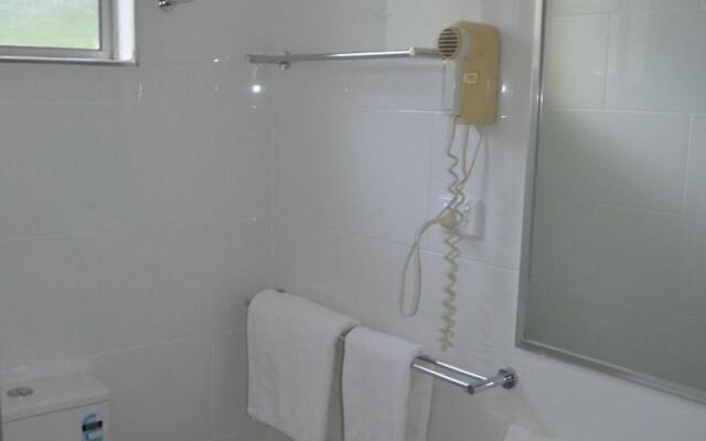 Ten Dollar Town Motel